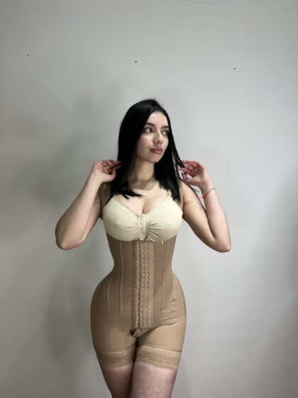 Faja Reloj de arena 9 varillas con 1 talla distinta en cintura y cadera